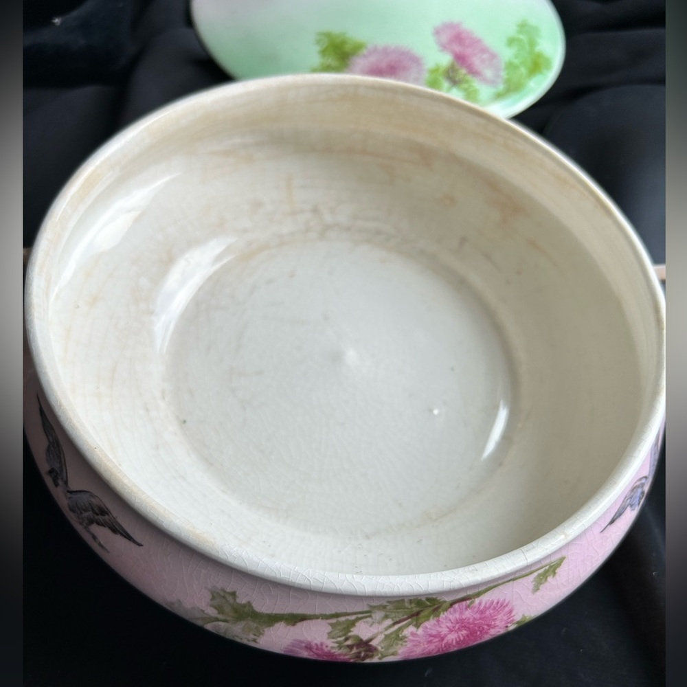 VTG Beautiful pink and green decorative tureen with birds and thistle. No chips - Picture 7 of 10